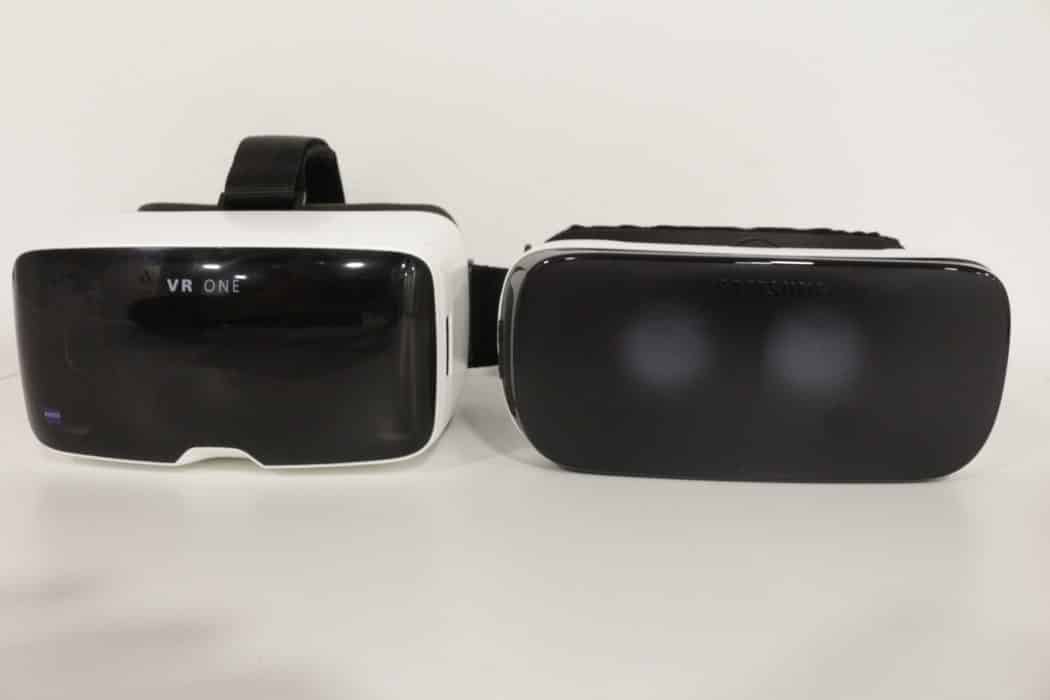 Zeiss VR One à gauche et Samsung Gear VR à droite